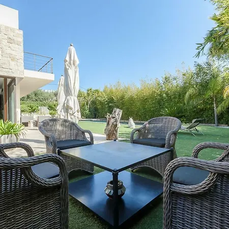 Magnificent Modern With Pool, Close To The Sea 주앙레핑